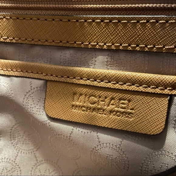 Michael Kors Cynthia handbag - Picture 7 of 7
